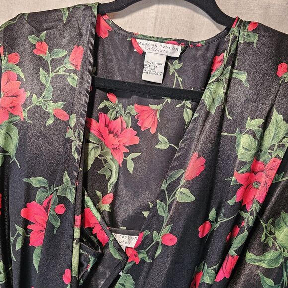 Morgan Taylor Intimates Women's M Peignor Set Black With Roses Robe & Nightie - Picture 3 of 10